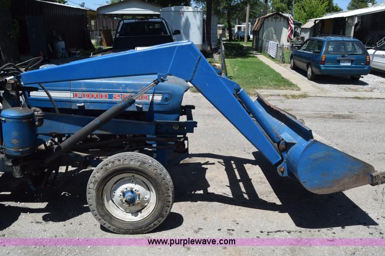 image for item L2709 Ford 2000 tractor