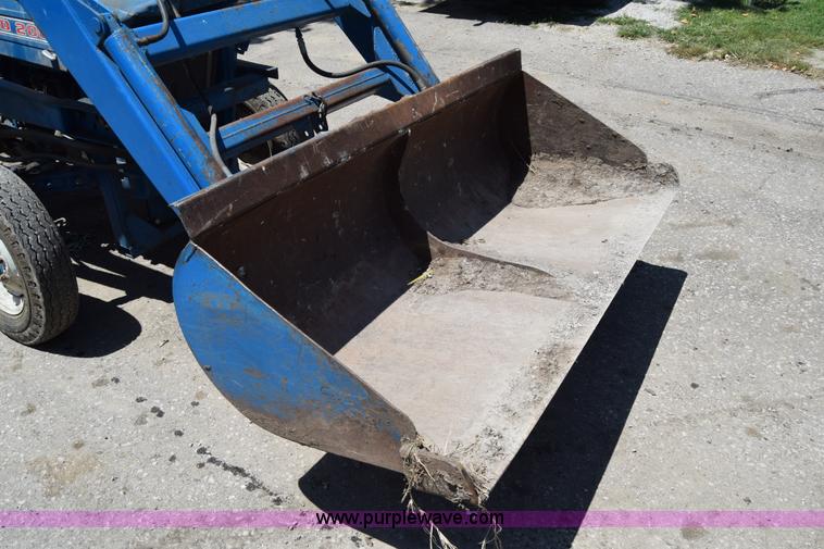 image for item L2709 Ford 2000 tractor