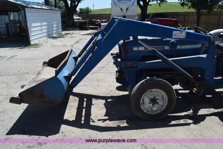 image for item L2709 Ford 2000 tractor