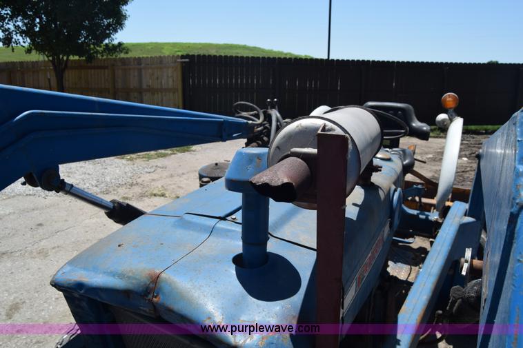 image for item L2709 Ford 2000 tractor
