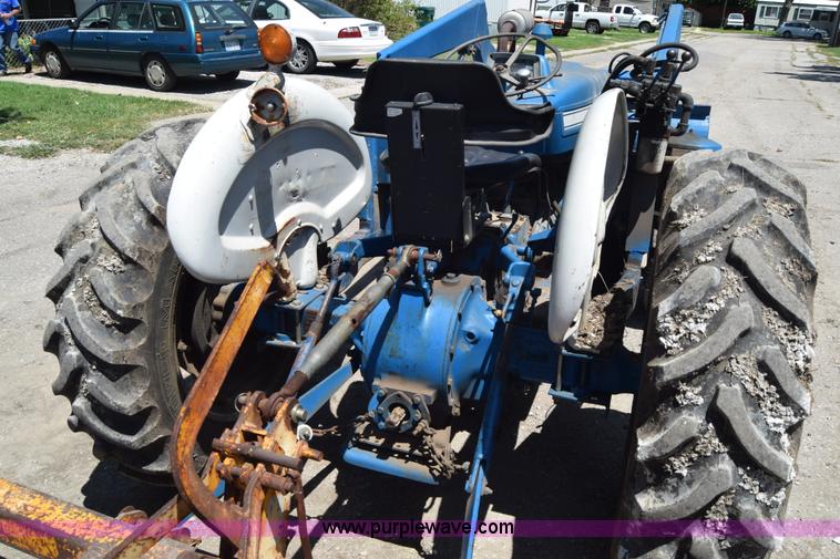 image for item L2709 Ford 2000 tractor