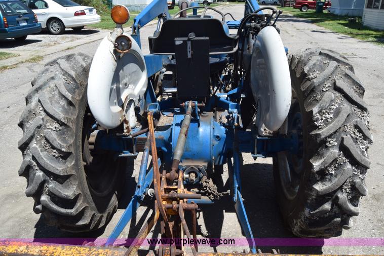 image for item L2709 Ford 2000 tractor
