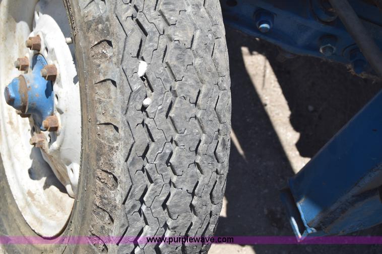 image for item L2709 Ford 2000 tractor