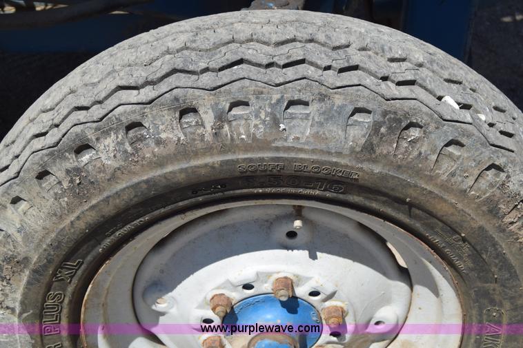 image for item L2709 Ford 2000 tractor