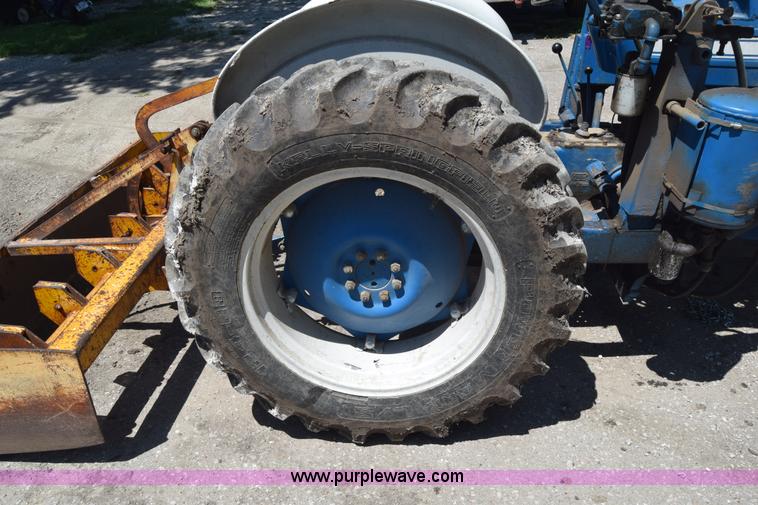 image for item L2709 Ford 2000 tractor