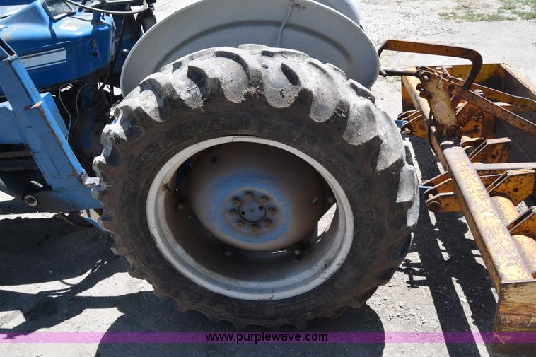 image for item L2709 Ford 2000 tractor