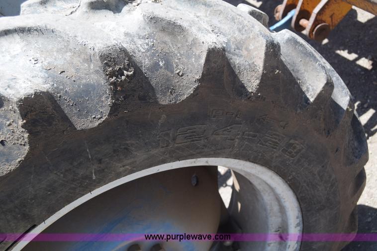 image for item L2709 Ford 2000 tractor