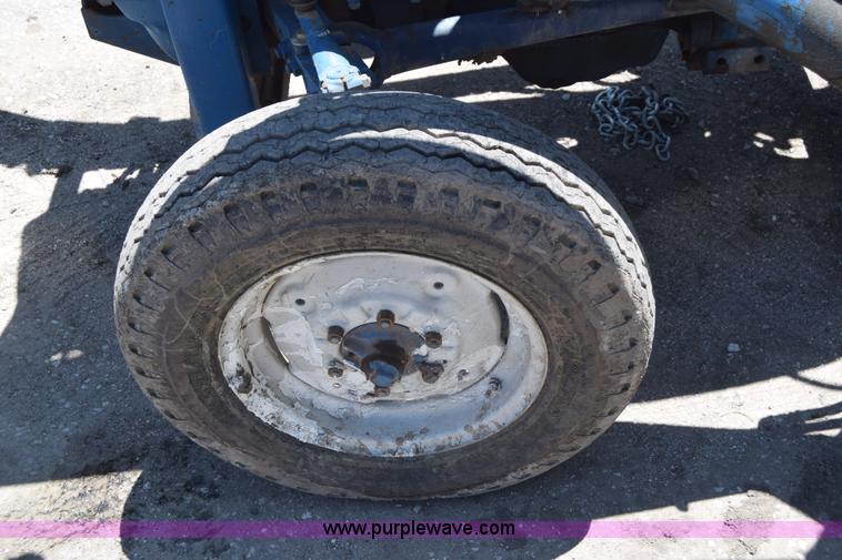 image for item L2709 Ford 2000 tractor