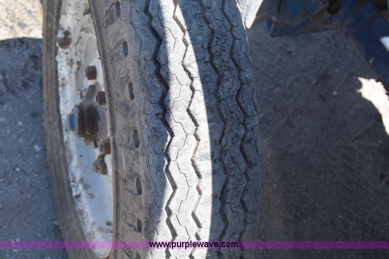 image for item L2709 Ford 2000 tractor