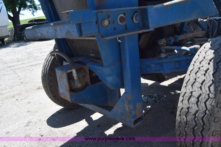 image for item L2709 Ford 2000 tractor