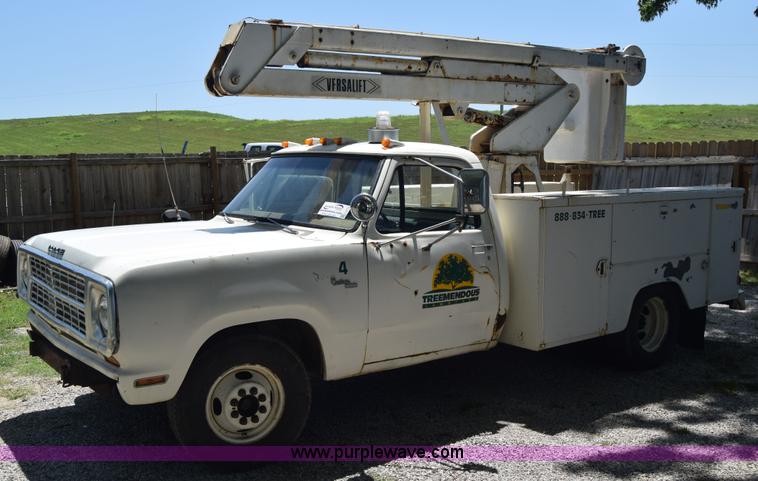 image for item L2715 1980 Dodge D40 bucket truck