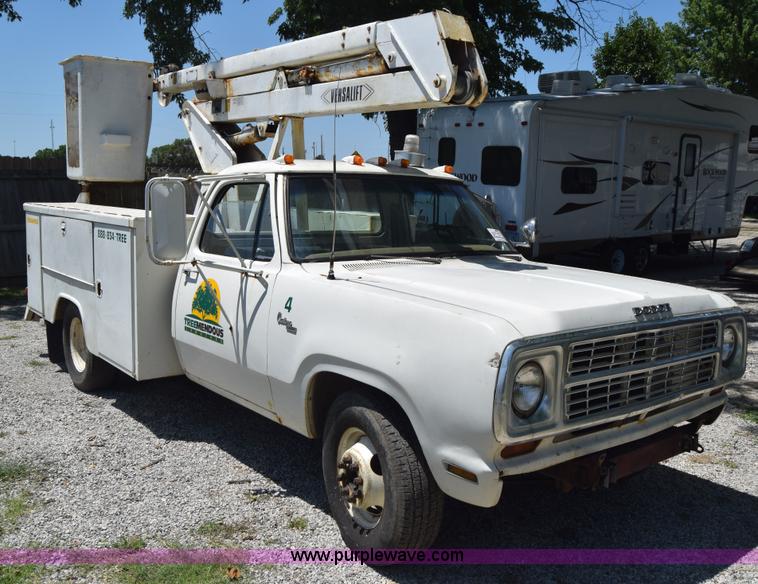 image for item L2715 1980 Dodge D40 bucket truck