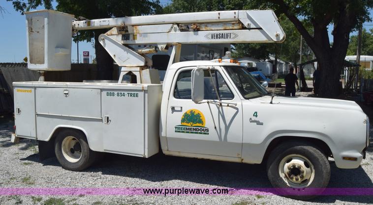 image for item L2715 1980 Dodge D40 bucket truck