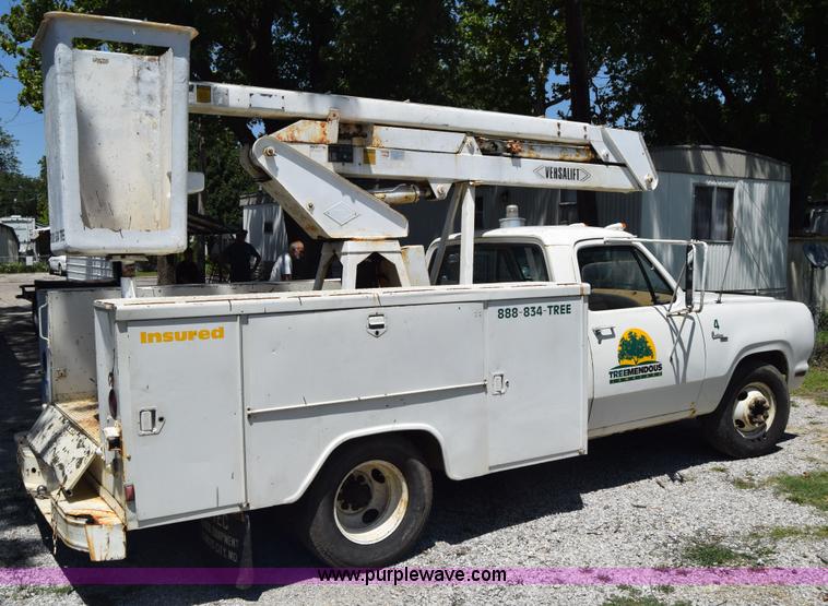 image for item L2715 1980 Dodge D40 bucket truck