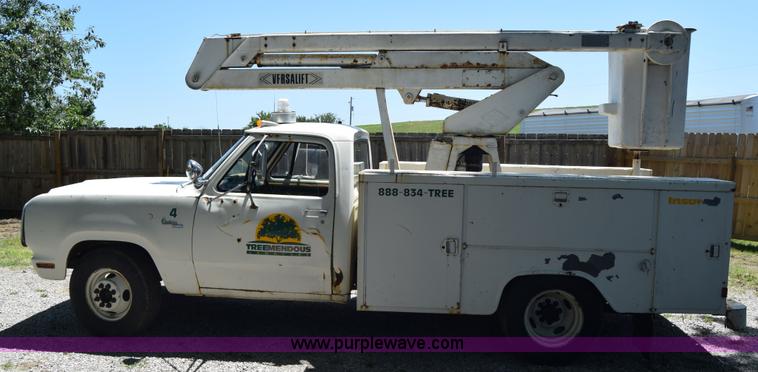 image for item L2715 1980 Dodge D40 bucket truck
