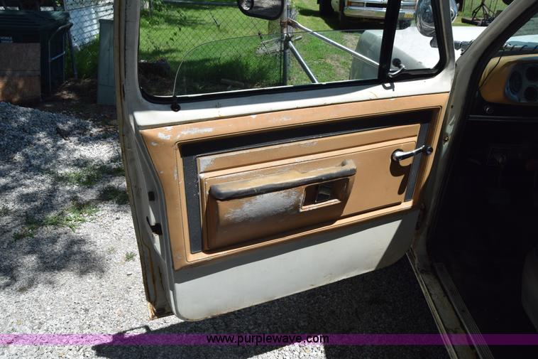 image for item L2715 1980 Dodge D40 bucket truck