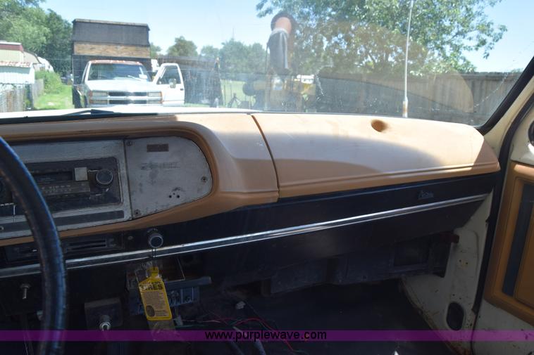 image for item L2715 1980 Dodge D40 bucket truck