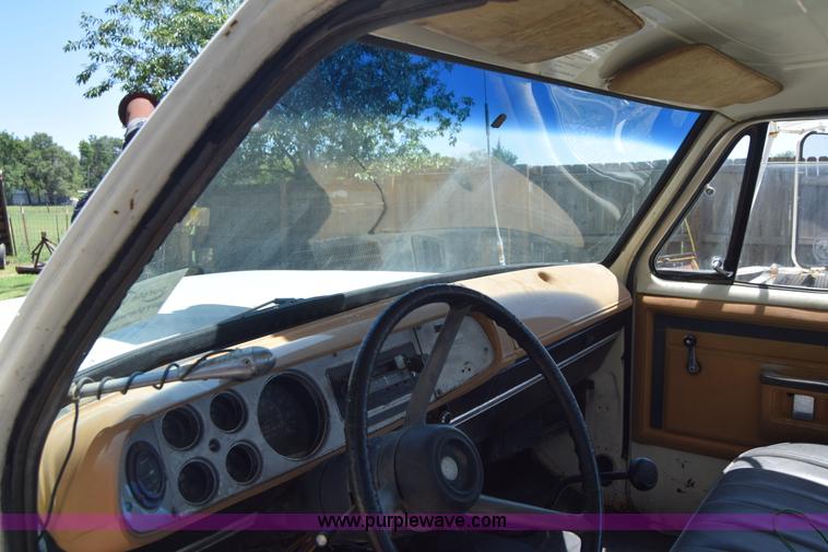 image for item L2715 1980 Dodge D40 bucket truck