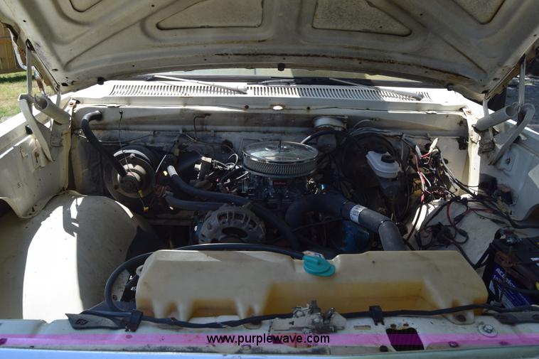 image for item L2715 1980 Dodge D40 bucket truck