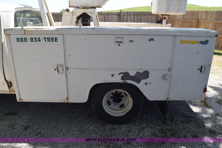 image for item L2715 1980 Dodge D40 bucket truck