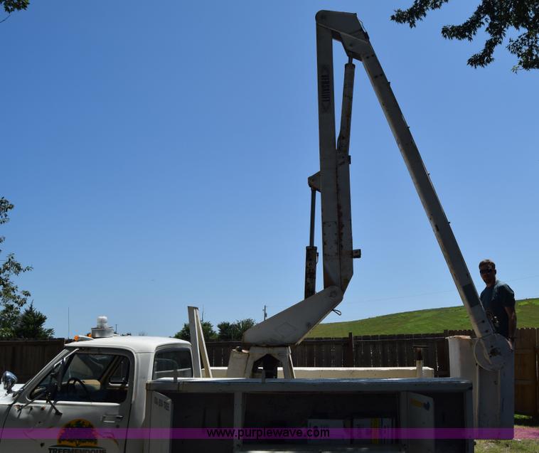image for item L2715 1980 Dodge D40 bucket truck