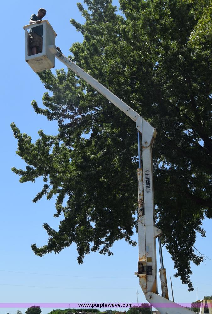 image for item L2715 1980 Dodge D40 bucket truck