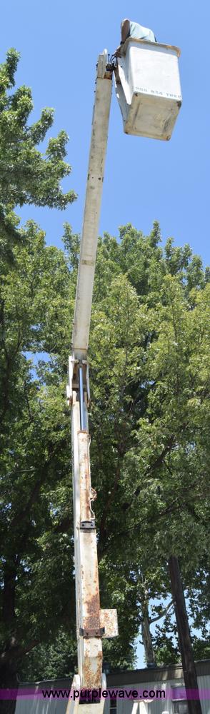 image for item L2715 1980 Dodge D40 bucket truck