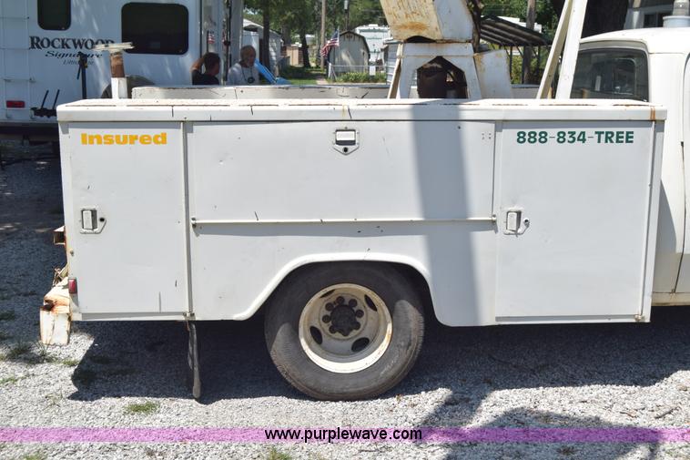 image for item L2715 1980 Dodge D40 bucket truck