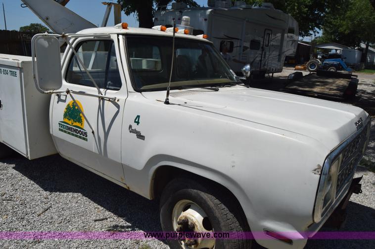 image for item L2715 1980 Dodge D40 bucket truck