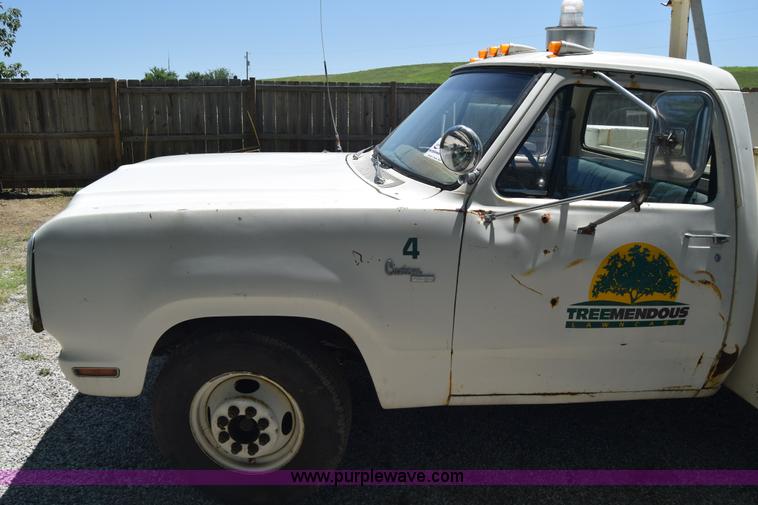 image for item L2715 1980 Dodge D40 bucket truck