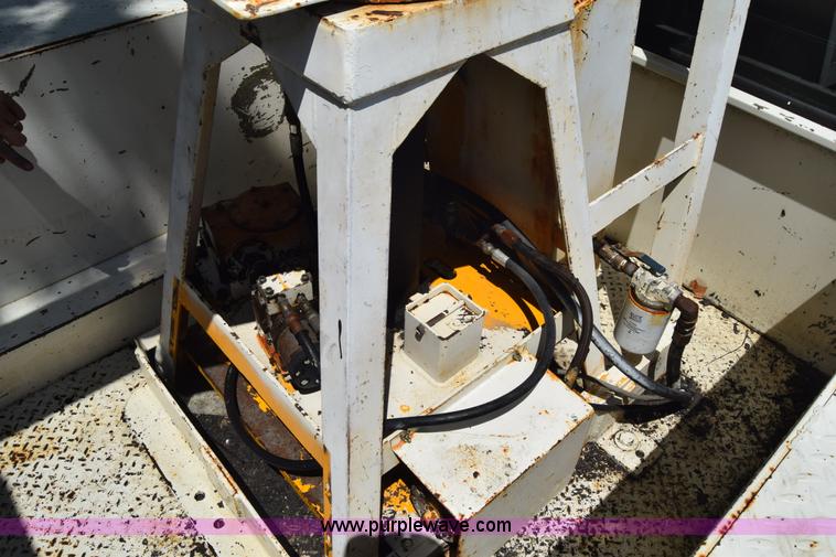 image for item L2715 1980 Dodge D40 bucket truck