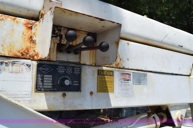 image for item L2715 1980 Dodge D40 bucket truck