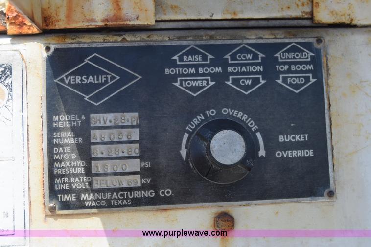 image for item L2715 1980 Dodge D40 bucket truck