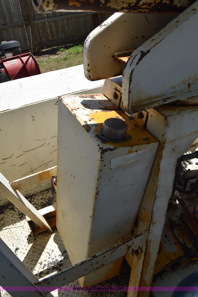 image for item L2715 1980 Dodge D40 bucket truck