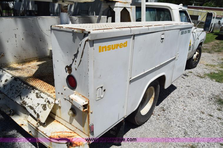 image for item L2715 1980 Dodge D40 bucket truck