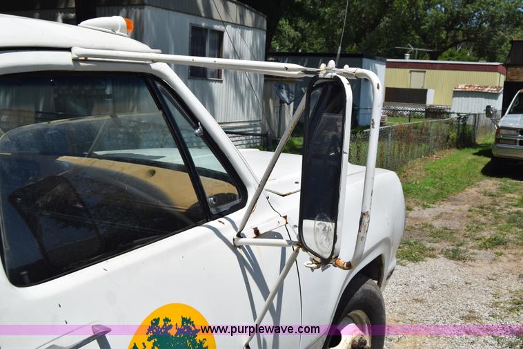 image for item L2715 1980 Dodge D40 bucket truck