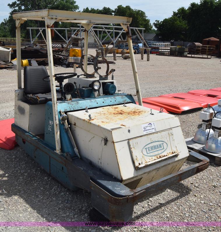 image for item L2720 Tennant 280 power sweeper