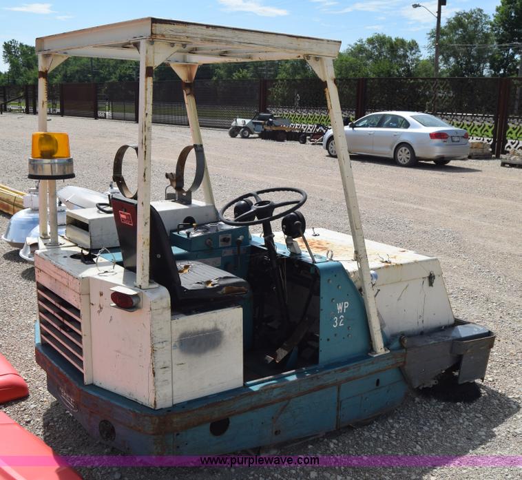 image for item L2720 Tennant 280 power sweeper