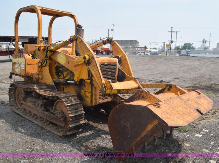 image for item L6742 International 100E track loader