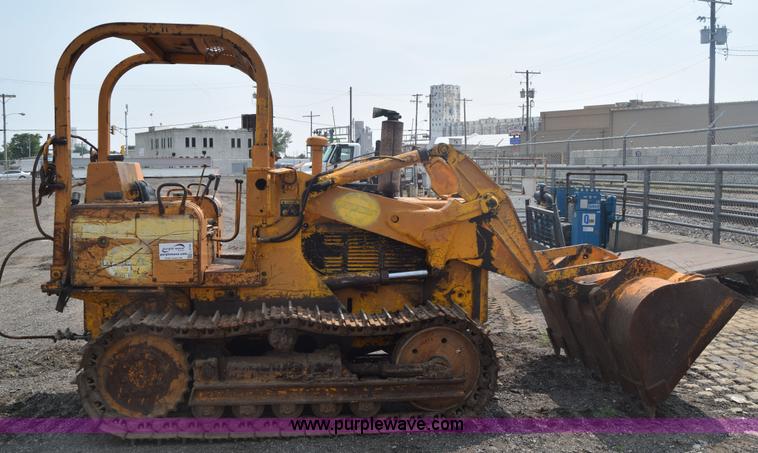 image for item L6742 International 100E track loader