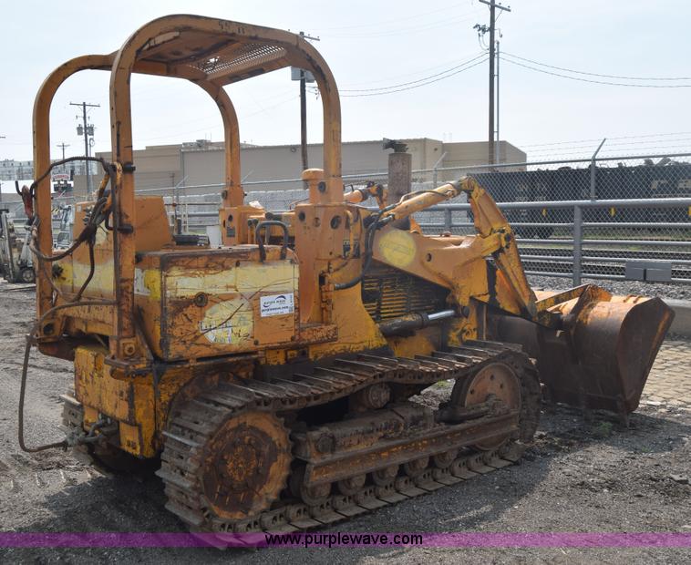 image for item L6742 International 100E track loader