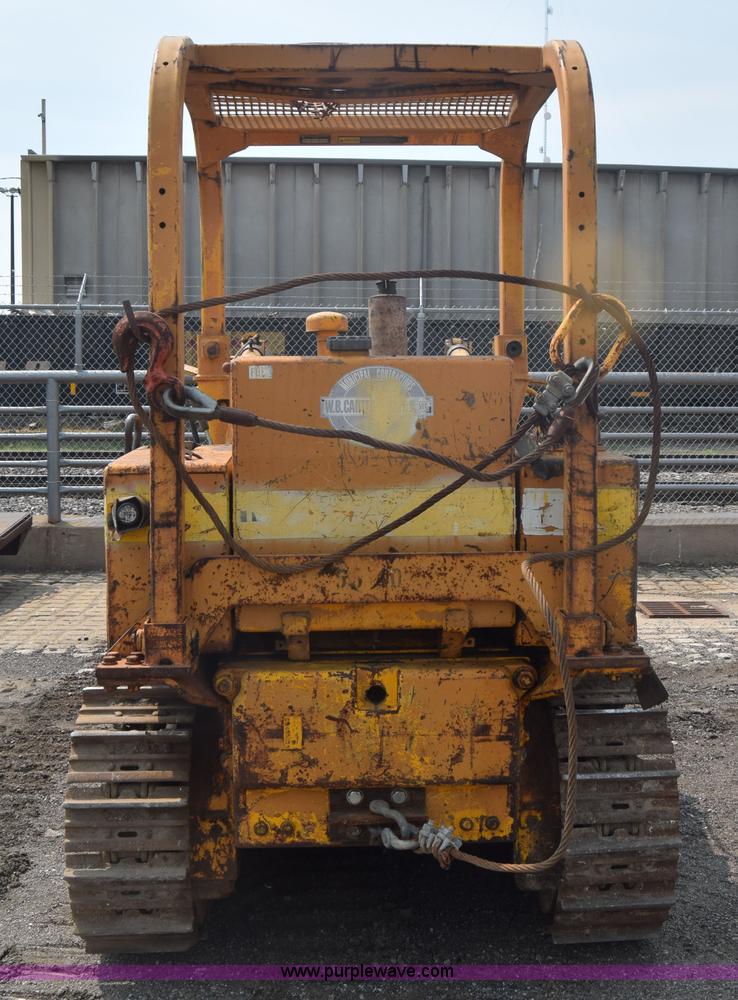 image for item L6742 International 100E track loader