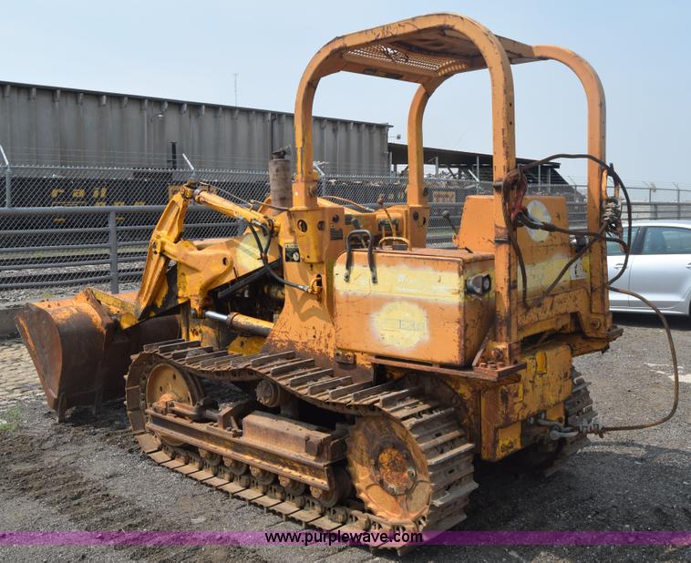 image for item L6742 International 100E track loader