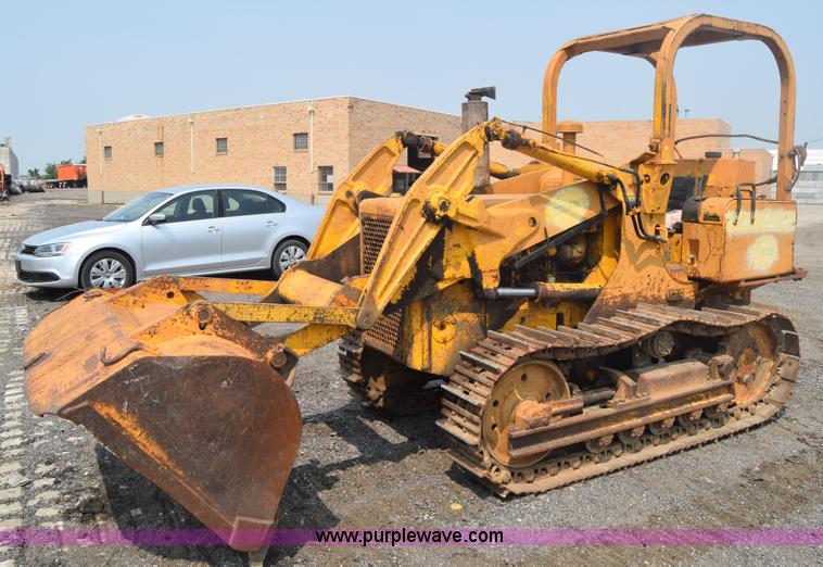 image for item L6742 International 100E track loader