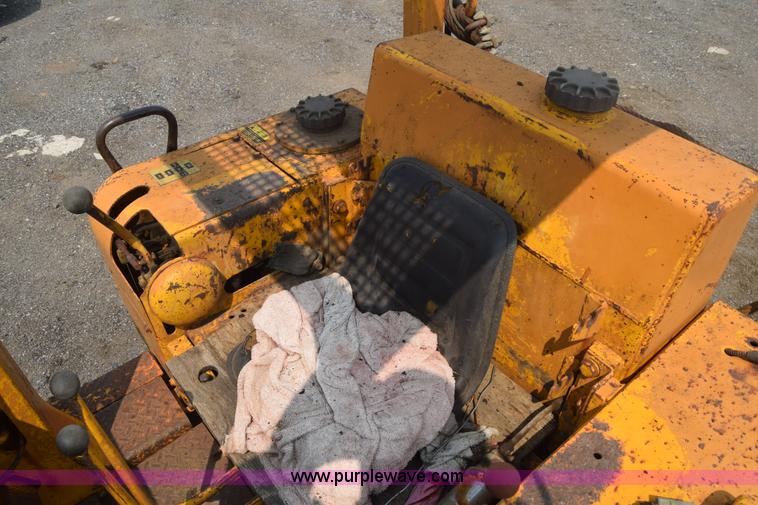 image for item L6742 International 100E track loader