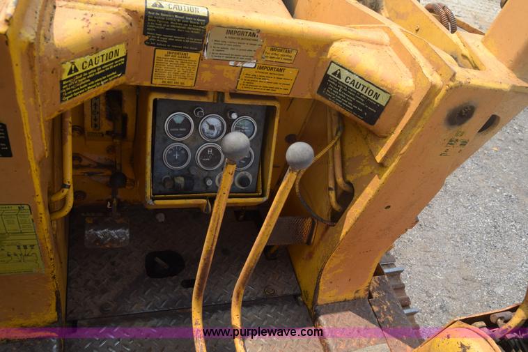 image for item L6742 International 100E track loader