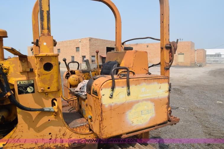 image for item L6742 International 100E track loader
