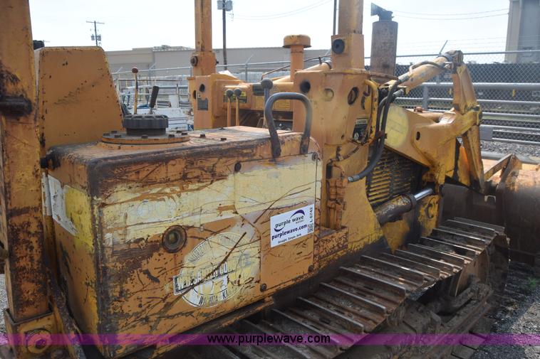 image for item L6742 International 100E track loader