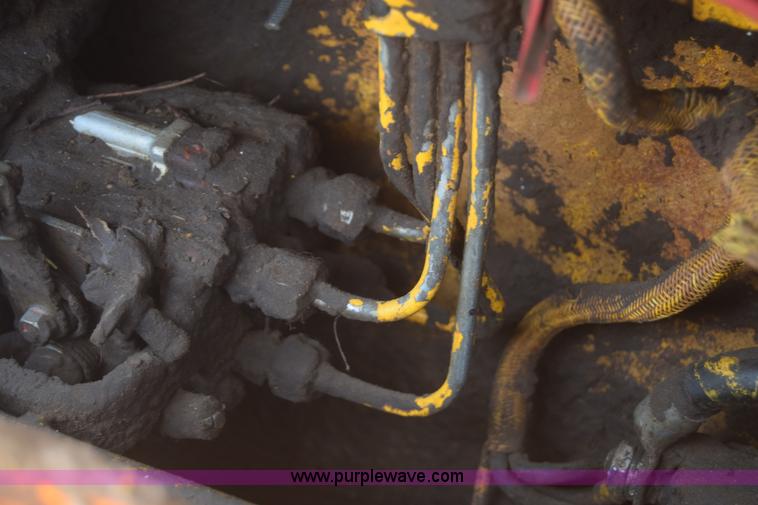 image for item L6742 International 100E track loader