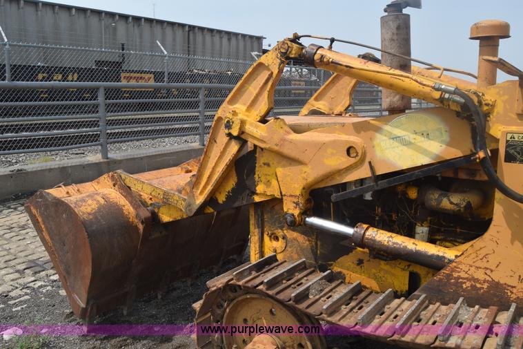image for item L6742 International 100E track loader